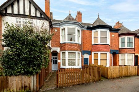 4 bedroom Terraced House for sale in Knighton Road, Leicester