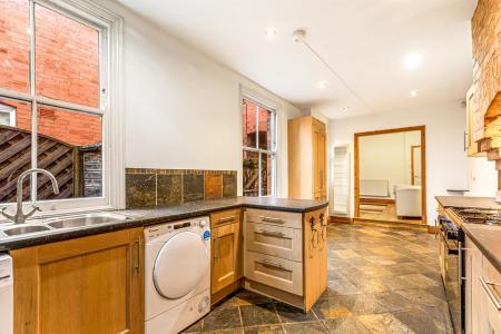 4 bedroom Terraced House for sale in Knighton Road, Leicester