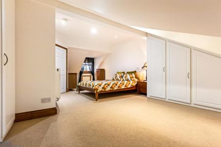 4 bedroom Terraced House for sale in Knighton Road, Leicester