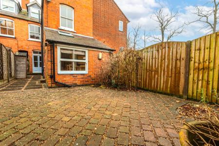 4 bedroom Terraced House for sale in Knighton Road, Leicester