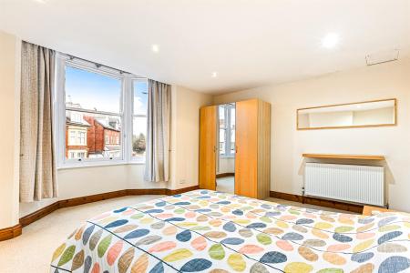 4 bedroom Terraced House for sale in Knighton Road, Leicester