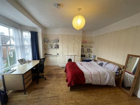 4 bedroom Terraced House for sale in Lorne Road, Clarendon Park, Leicester