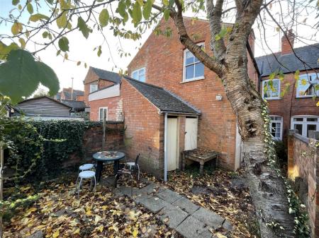 4 bedroom Terraced House for sale in Lorne Road, Clarendon Park, Leicester
