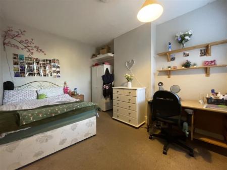 4 bedroom Terraced House for sale in Lorne Road, Clarendon Park, Leicester