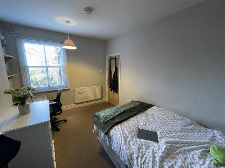 4 bedroom Terraced House for sale in Lorne Road, Clarendon Park, Leicester