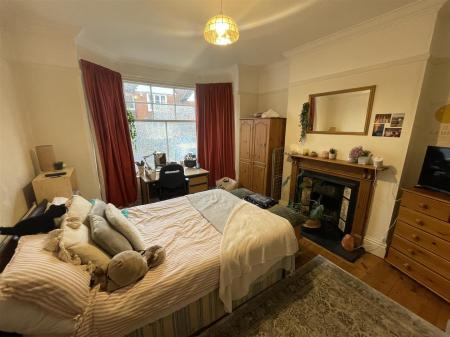 4 bedroom Terraced House for sale in Lorne Road, Clarendon Park, Leicester