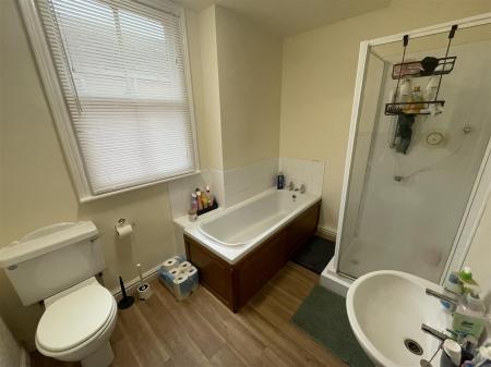 4 bedroom Terraced House for sale in Lorne Road, Clarendon Park, Leicester