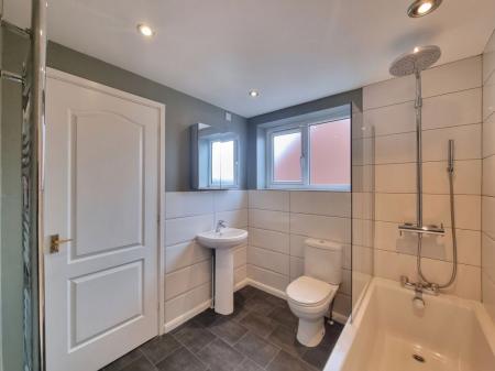 4 bedroom Property to let in Fox Covert, Leicester