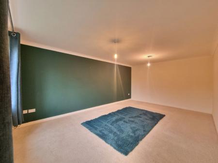 4 bedroom Property to let in Fox Covert, Leicester