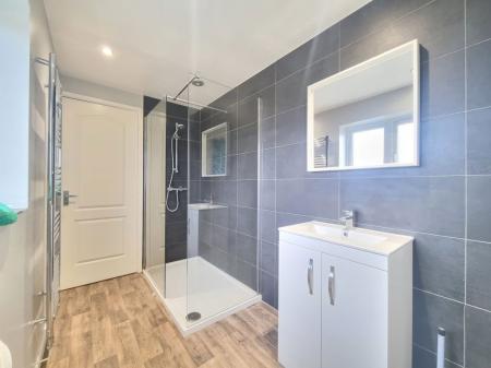 4 bedroom Property to let in Fox Covert, Leicester