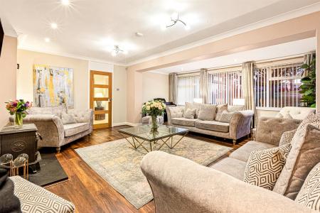 5 bedroom Detached house for sale in Hollies Way, Bushby, Leicester