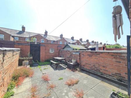 2 bedroom Property to let in Oban Street, Leicester