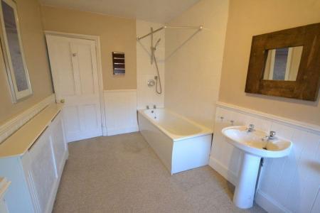 2 bedroom Property to let in Oban Street, Leicester