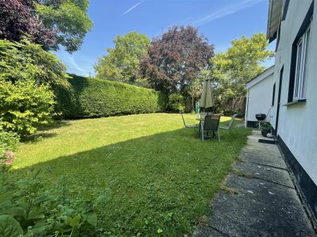4 bedroom Detached house for sale in Carisbrooke Park, Leicester