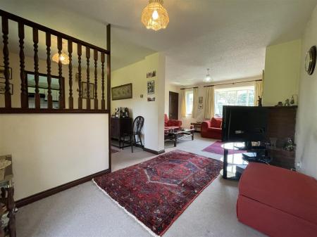 4 bedroom Detached house for sale in Carisbrooke Park, Leicester