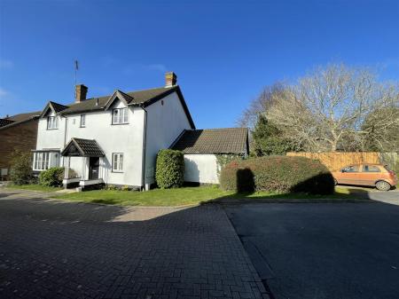 4 bedroom Detached house for sale in Carisbrooke Park, Leicester