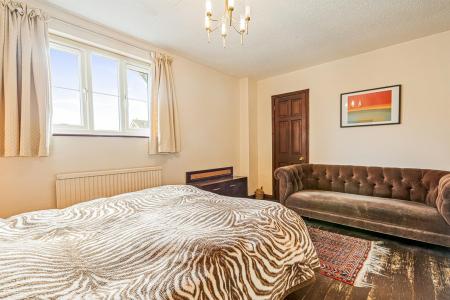 4 bedroom Detached house for sale in Carisbrooke Park, Leicester