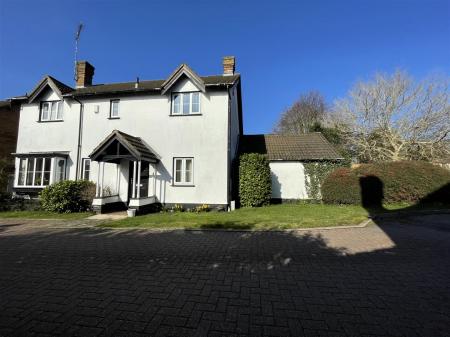 4 bedroom Detached house for sale in Carisbrooke Park, Leicester