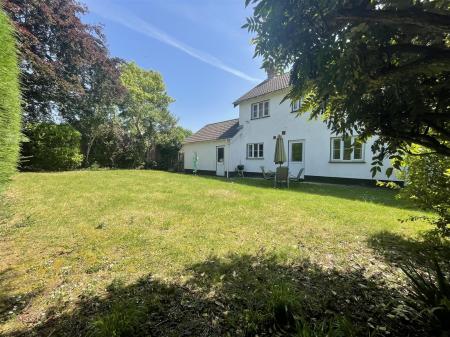 4 bedroom Detached house for sale in Carisbrooke Park, Leicester