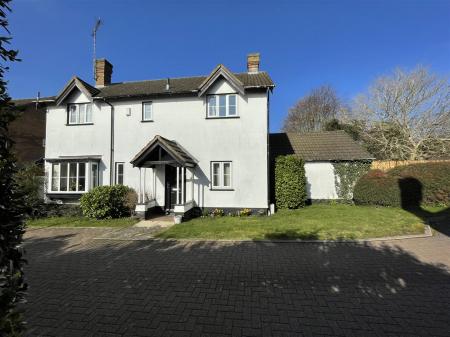 4 bedroom Detached house for sale in Carisbrooke Park, Leicester