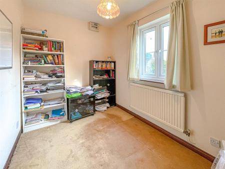 4 bedroom Detached house for sale in Carisbrooke Park, Leicester