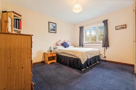 4 bedroom Detached house for sale in Carisbrooke Park, Leicester