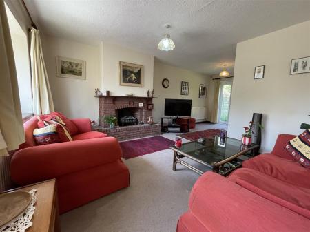 4 bedroom Detached house for sale in Carisbrooke Park, Leicester
