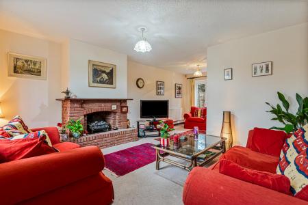 4 bedroom Detached house for sale in Carisbrooke Park, Leicester