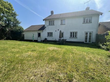 4 bedroom Detached house for sale in Carisbrooke Park, Leicester