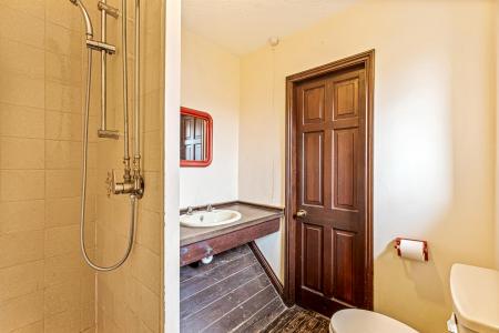 4 bedroom Detached house for sale in Carisbrooke Park, Leicester