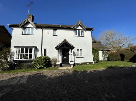 4 bedroom Detached house for sale in Carisbrooke Park, Leicester