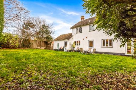 4 bedroom Detached house for sale in Carisbrooke Park, Leicester