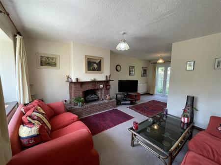 4 bedroom Detached house for sale in Carisbrooke Park, Leicester
