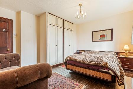 4 bedroom Detached house for sale in Carisbrooke Park, Leicester