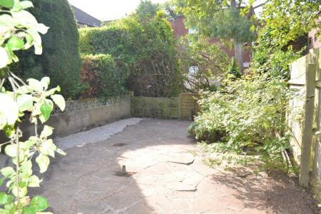 2 bedroom Property to let in Cedars Court, Leicester