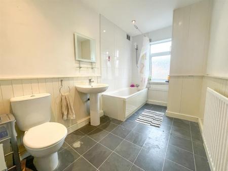 2 bedroom Terraced House for sale in Hartopp Road, Clarendon Park, Leicester