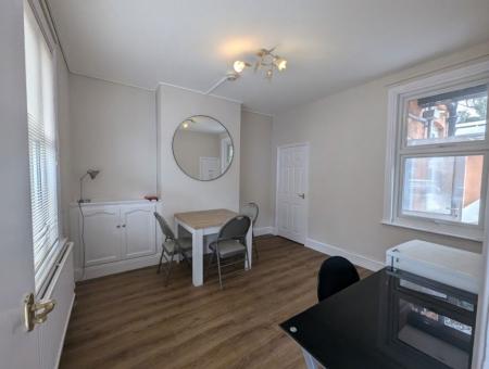 4 bedroom Property to let in Hartopp Road, Leicester