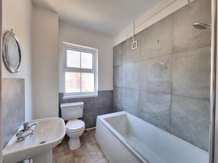 2 bedroom Property to let in Cradock Road, Leicester