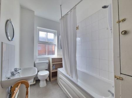 2 bedroom Property to let in Cradock Road, Leicester