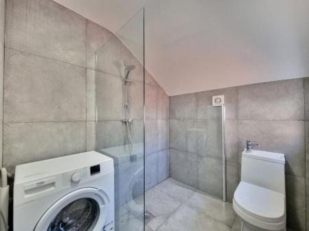 2 bedroom Property to let in Cradock Road, Leicester