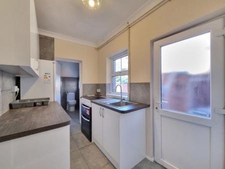 2 bedroom Property to let in Cradock Road, Leicester