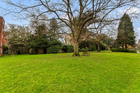 2 bedroom Apartment for sale in Stoneygate Court, Leicester