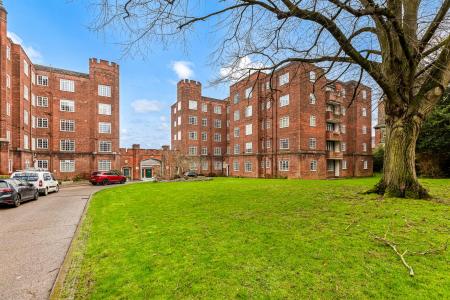 2 bedroom Apartment for sale in Stoneygate Court, Leicester