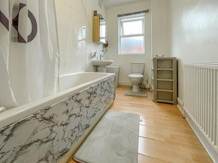 2 bedroom Terraced House for sale in Oxford Road, Leicester