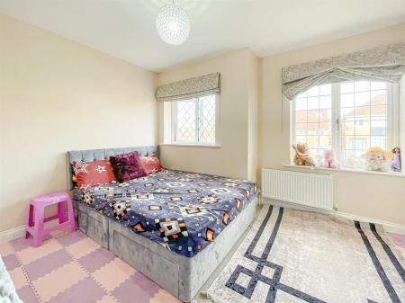 3 bedroom Semi-detached house for sale in Wicklow Drive, Leicester