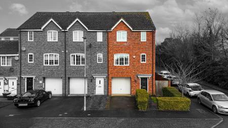 4 bedroom Terraced House for sale in Erringtons Close, Oadby, Leicester