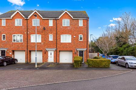4 bedroom Terraced House for sale in Erringtons Close, Oadby, Leicester