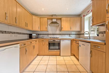 4 bedroom Terraced House for sale in Erringtons Close, Oadby, Leicester