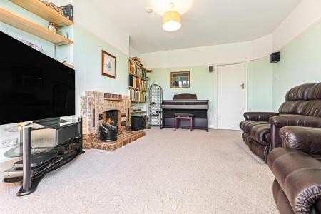 2 bedroom Apartment for sale in Knighton Park Road, Leicester