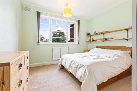 2 bedroom Apartment for sale in Knighton Park Road, Leicester